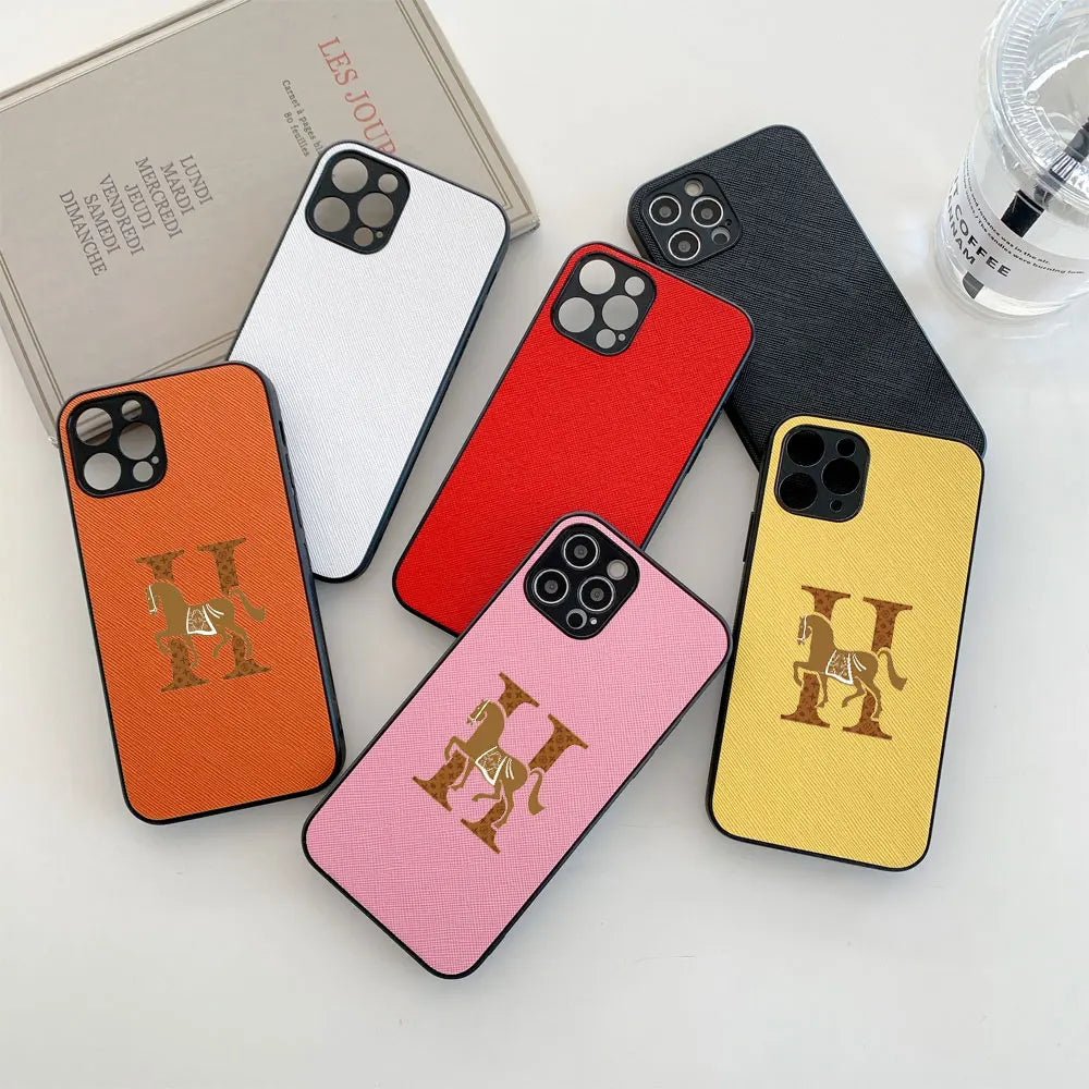 Funda de cuero Classic Horse H Cross ✨ - ¡Elegancia y protección atemporales!